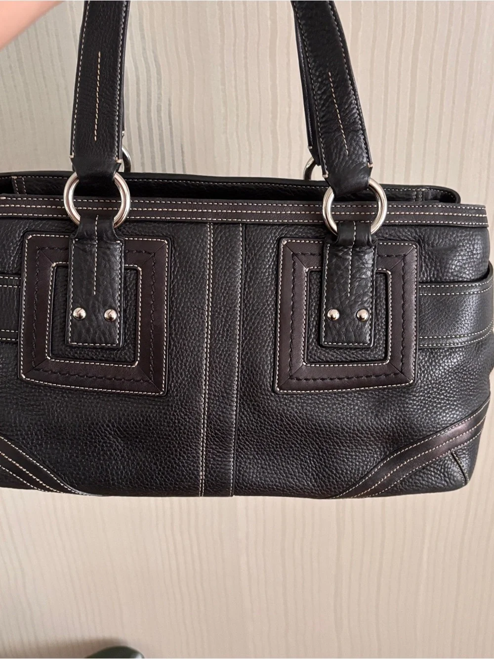 Vintage Y2K coach pebbled leather shoulder bag with silver hardware